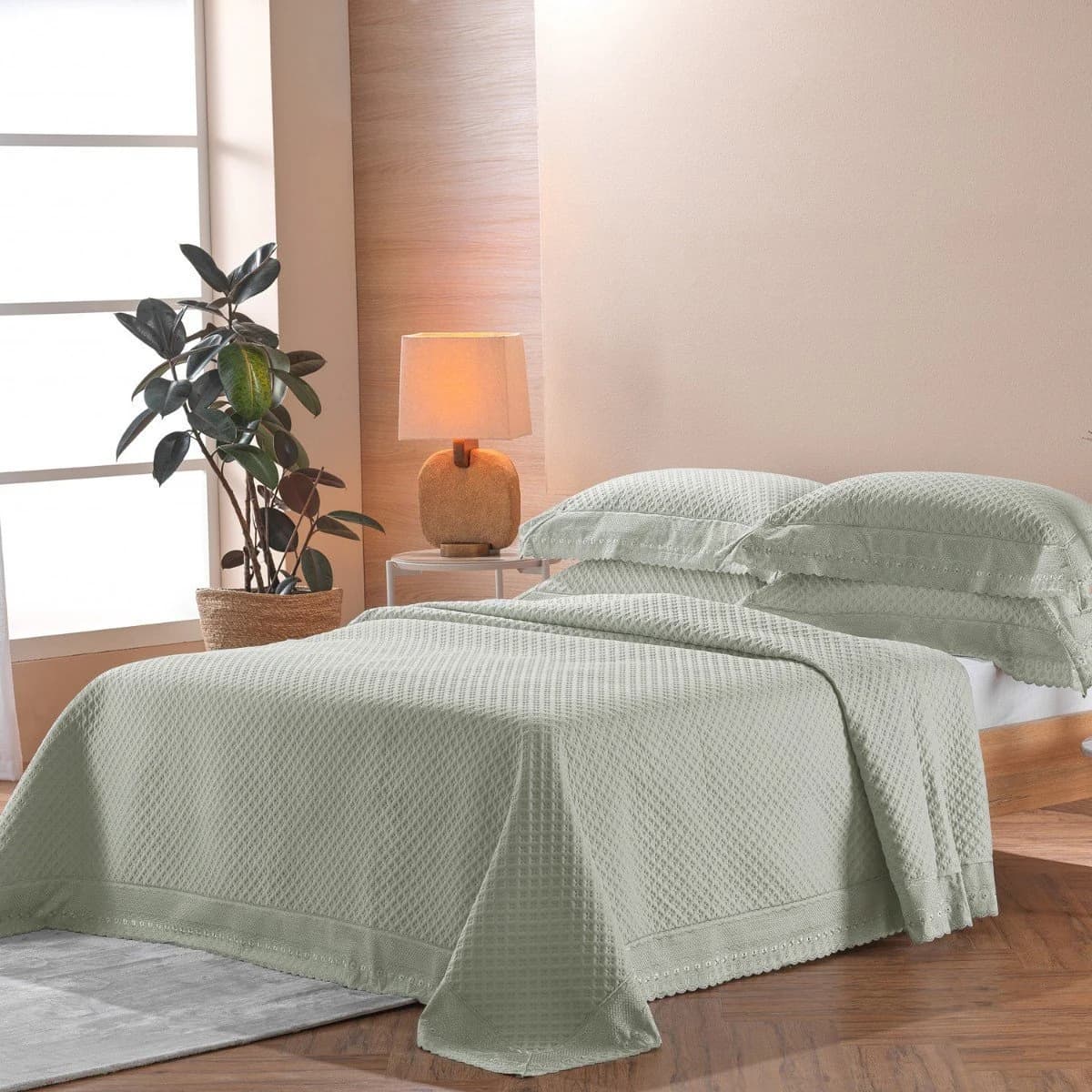 Kit Colcha Bordare Premium Super King Appel Home Amêndoa Floral Orvalho / Colcha: 3,15m x 2,70m | 2 porta travesseiros: 50cm x 70cm com 3 abas de 13cm de renda — foto 2 de 5